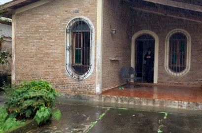 Casa no Centro de Ubatuba, com Exclusividade, para residência ou comércio.