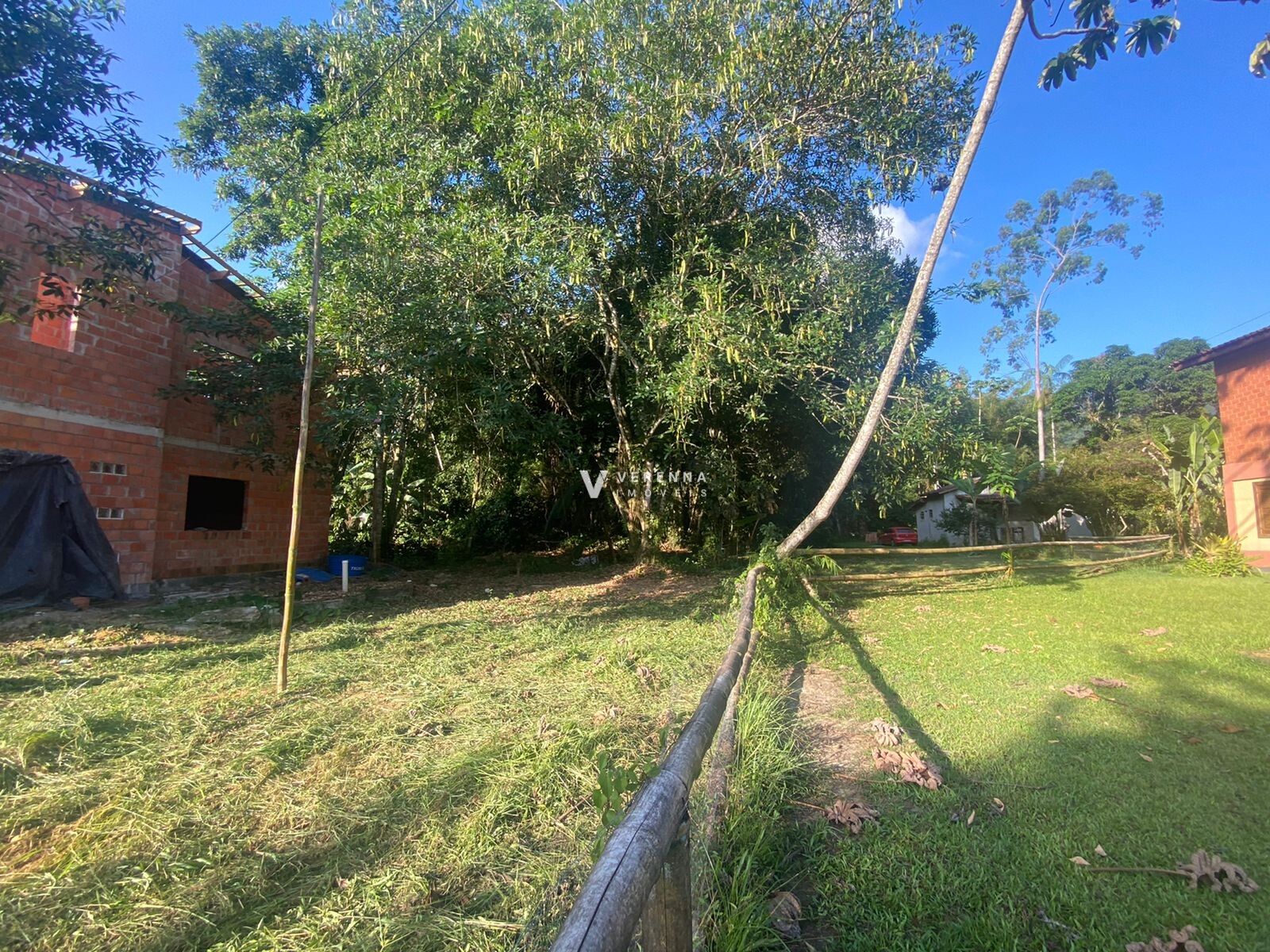 Estaleiro 11 mil metros pé na areia casa e terreno.