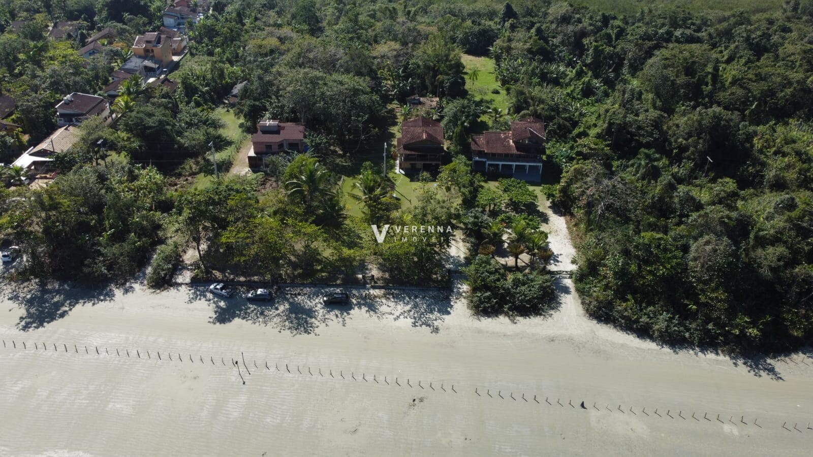 Estaleiro 11 mil metros pé na areia casa e terreno.