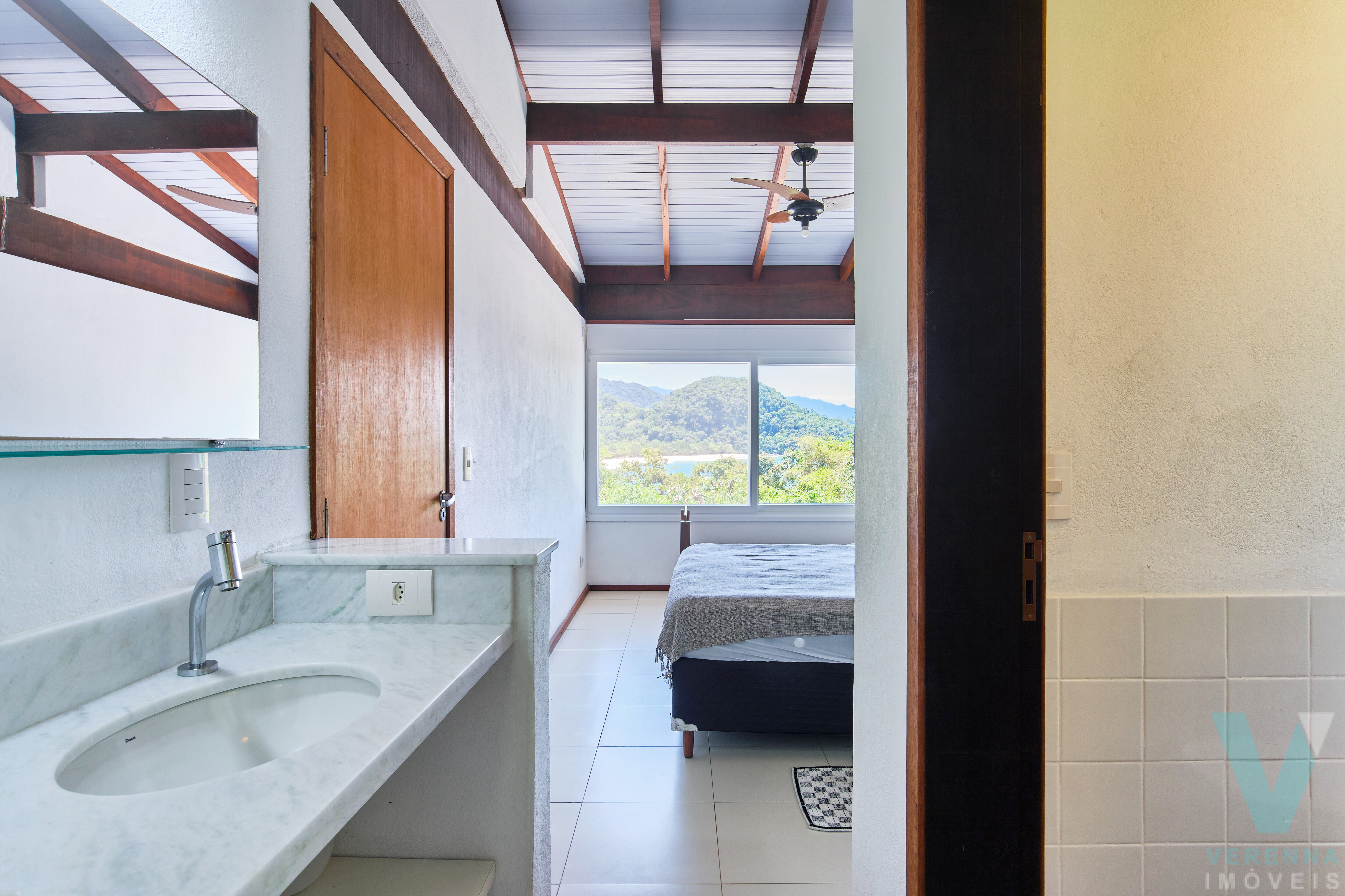 Casa na Praia do Félix, 100 metros da praia e vista para o mar!