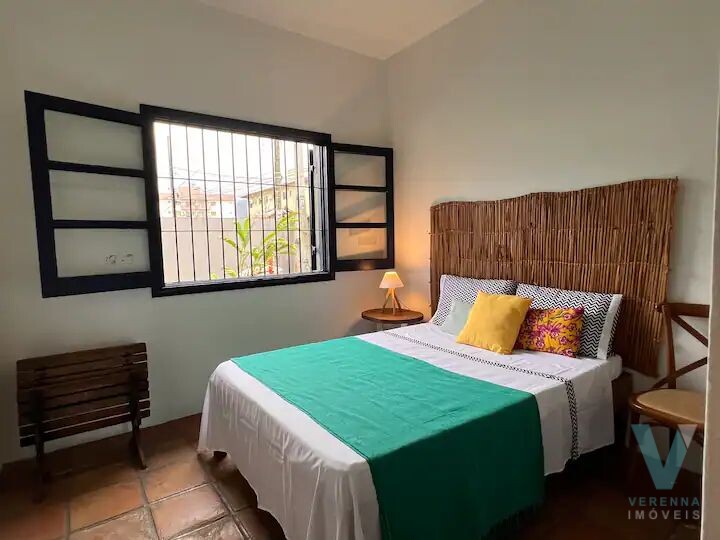 Casa de Esquina no Itaguá, com piscina!