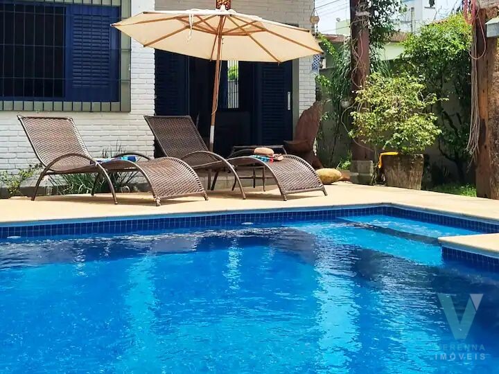Casa de Esquina no Itaguá, com piscina!