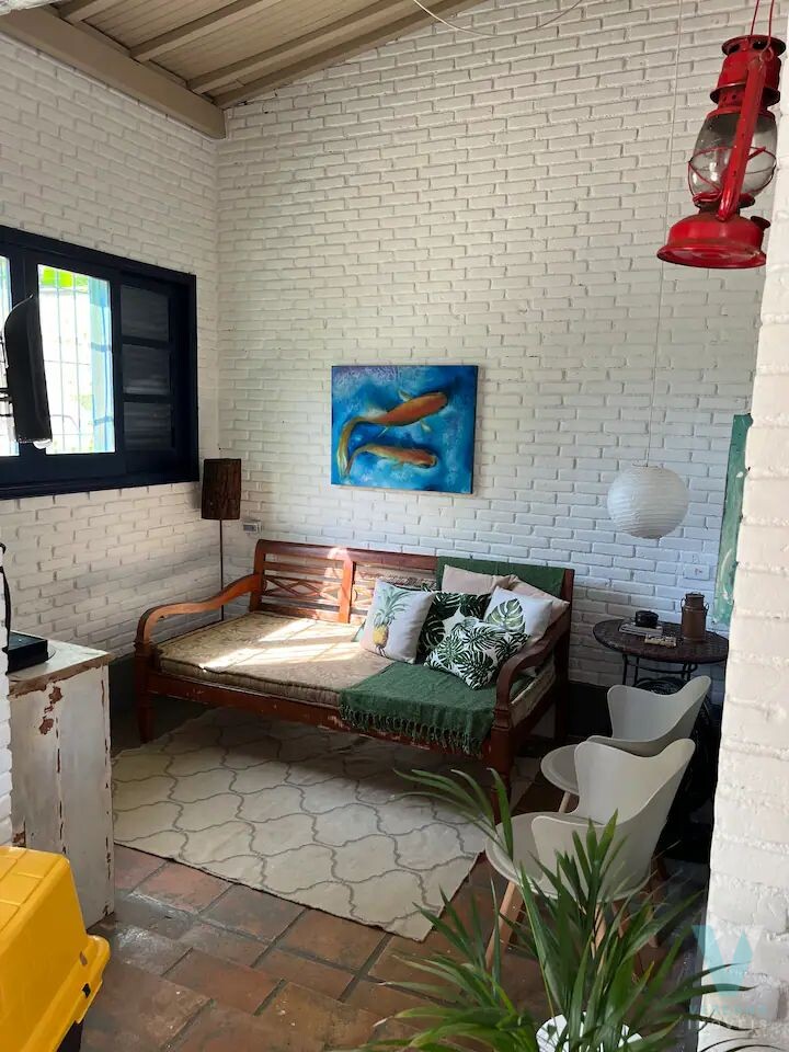 Casa de Esquina no Itaguá, com piscina!