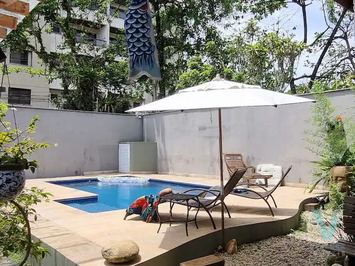 Casa de Esquina no Itaguá, com piscina!