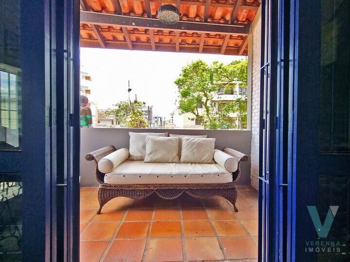 Casa de Esquina no Itaguá, com piscina!