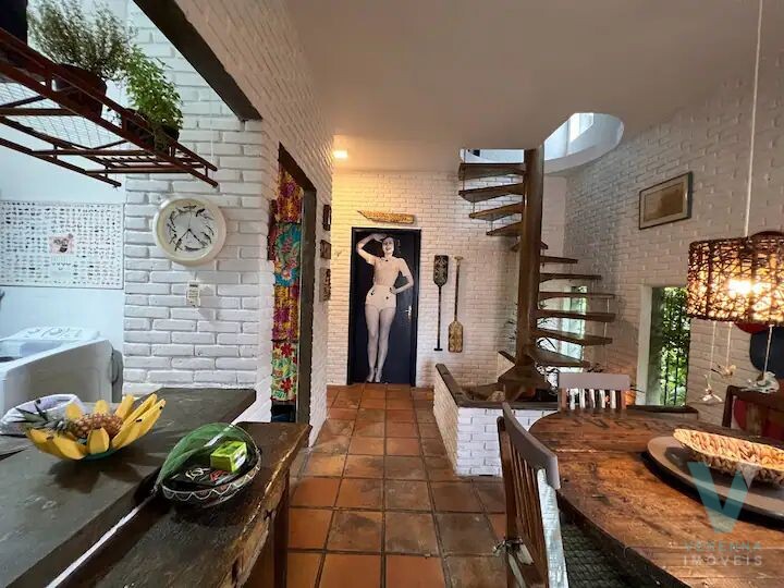 Casa de Esquina no Itaguá, com piscina!