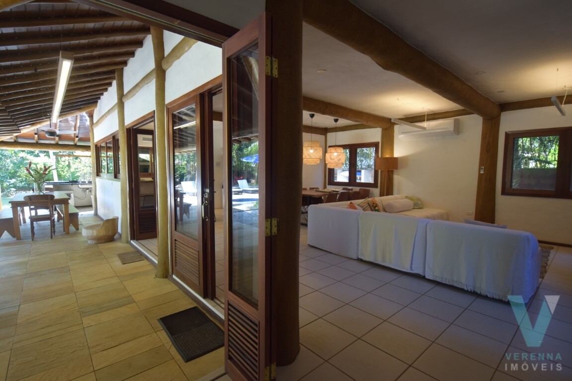 Casa Itamambuca, dois lotes, 100 metros da praia.