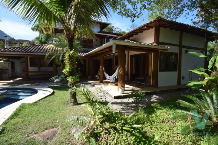 Casa Itamambuca, dois lotes, 100 metros da praia.