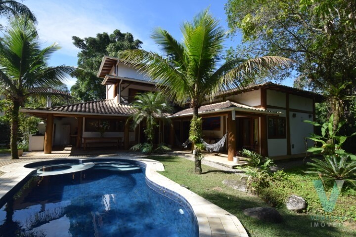 Casa Itamambuca, dois lotes, 100 metros da praia.