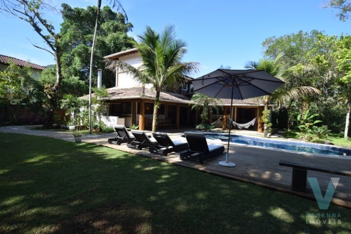 Casa Itamambuca, dois lotes, 100 metros da praia.