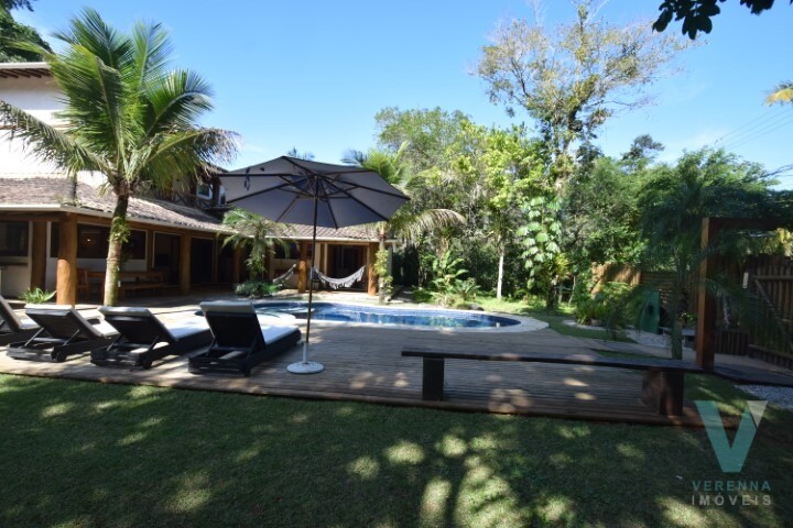 Casa Itamambuca, dois lotes, 100 metros da praia.