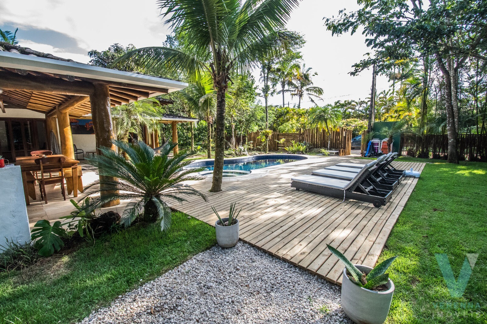 Casa Itamambuca, dois lotes, 100 metros da praia.