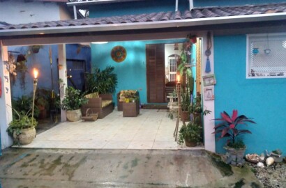 Casa Pereque-Açu, 03 dormitórios, quintal e espaço gourmet.