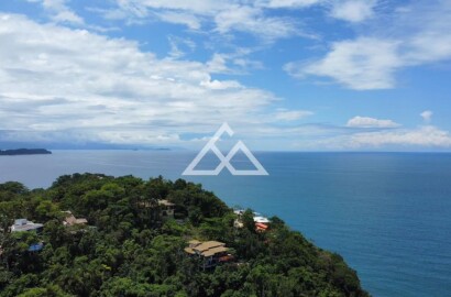 Terreno na Ponta das Toninhas, com vista para o mar.