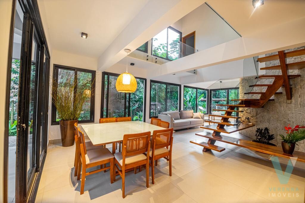 Casa  Prumirim, nova, mobiliada e a 200 metros da praia.