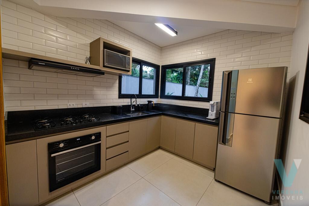 Casa  Prumirim, nova, mobiliada e a 200 metros da praia.