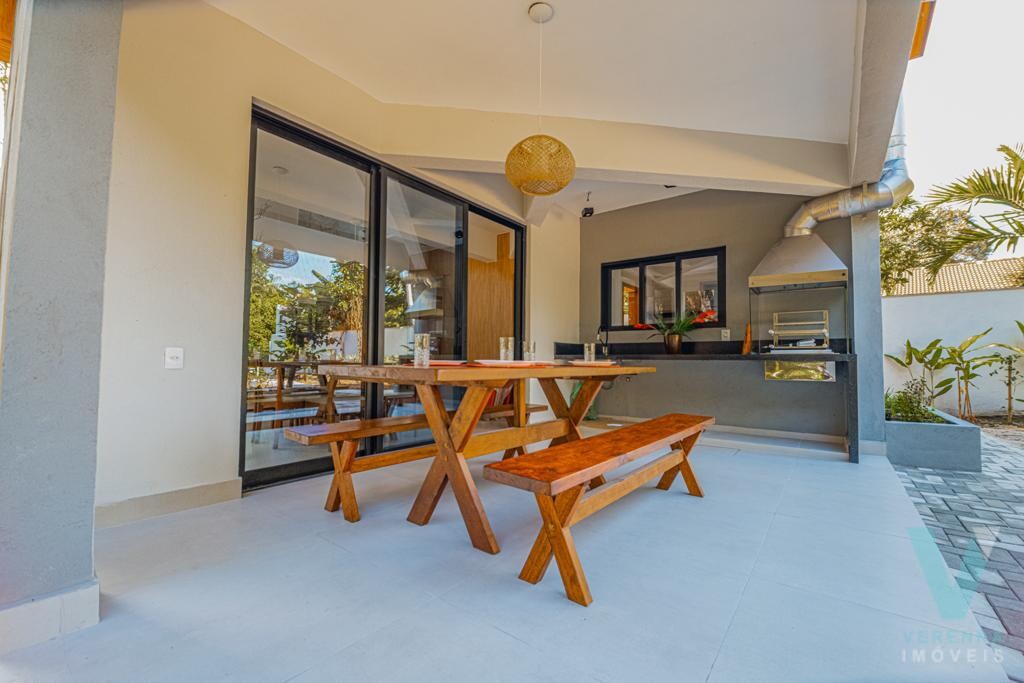 Casa  Prumirim, nova, mobiliada e a 200 metros da praia.