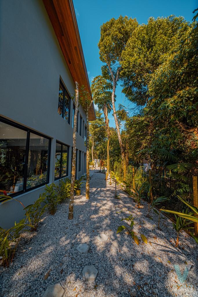 Casa  Prumirim, nova, mobiliada e a 200 metros da praia.