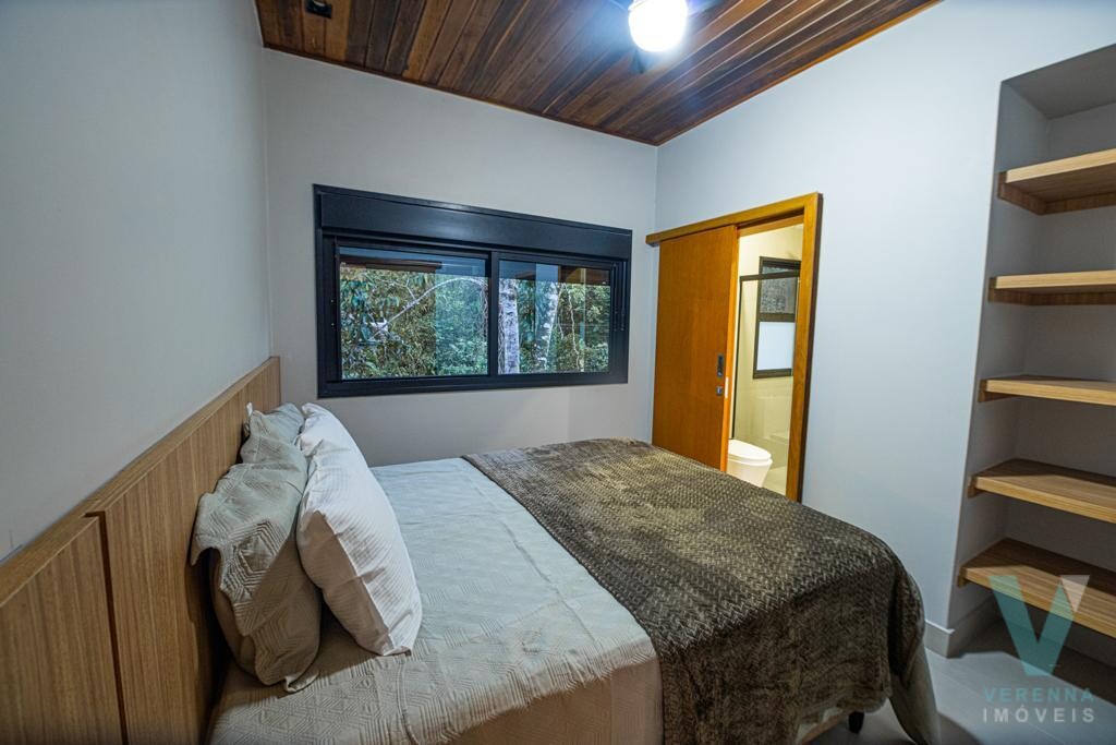 Casa  Prumirim, nova, mobiliada e a 200 metros da praia.