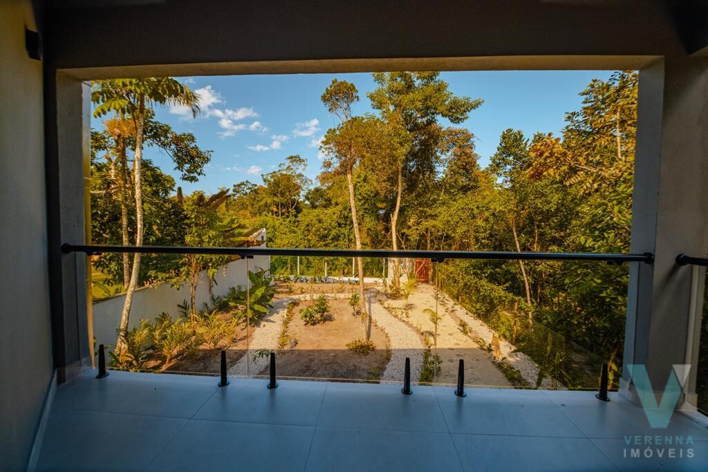 Casa  Prumirim, nova, mobiliada e a 200 metros da praia.