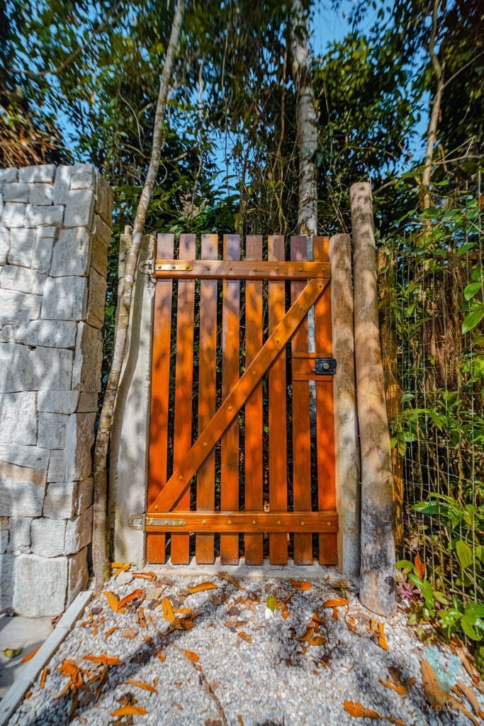 Casa  Prumirim, nova, mobiliada e a 200 metros da praia.