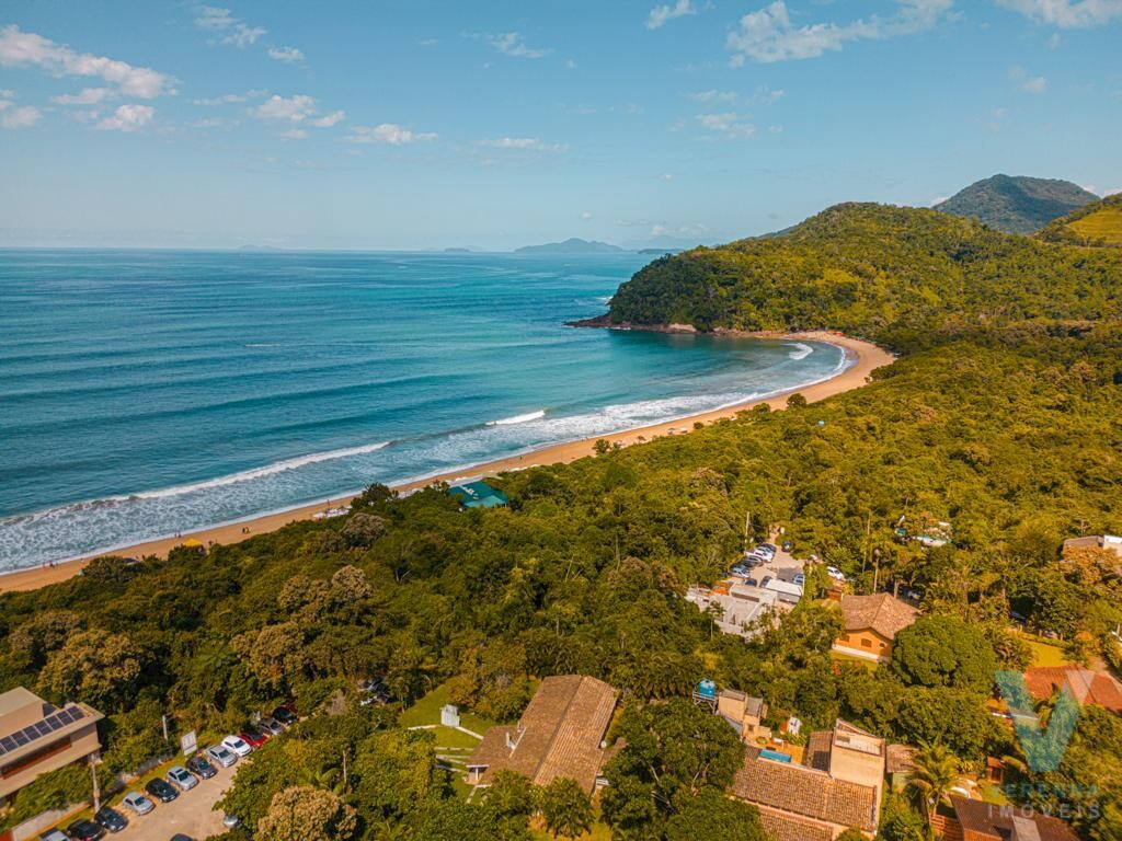Casa  Prumirim, nova, mobiliada e a 200 metros da praia.