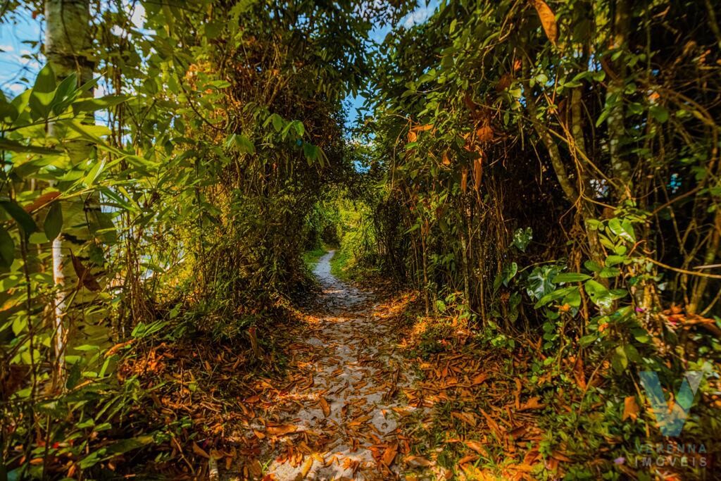 Casa  Prumirim, nova, mobiliada e a 200 metros da praia.