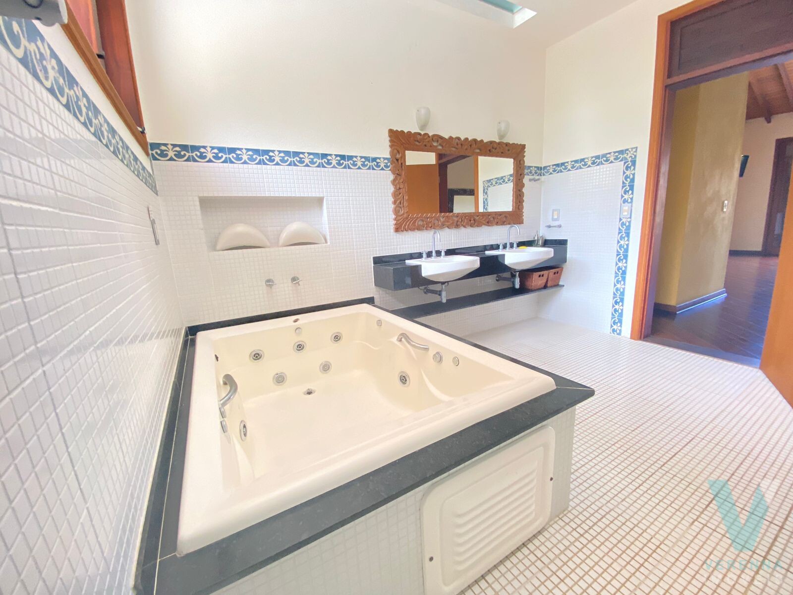 Casa de luxo, estilo balines, na PRAIA DO PRUMIRIM