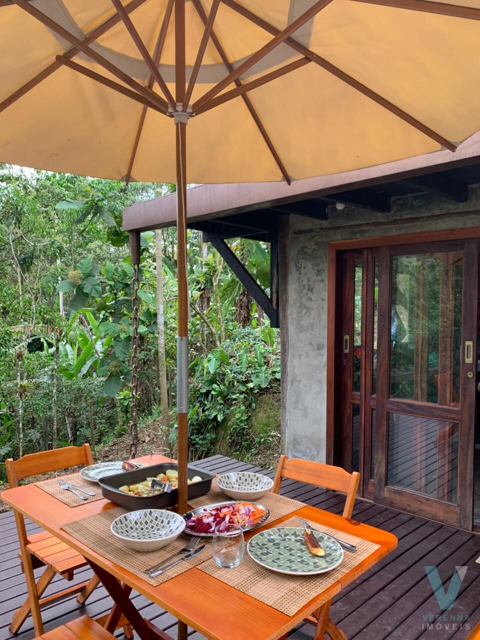 Chalé, casa  estilo DOMO no sertão do Ubatumirim