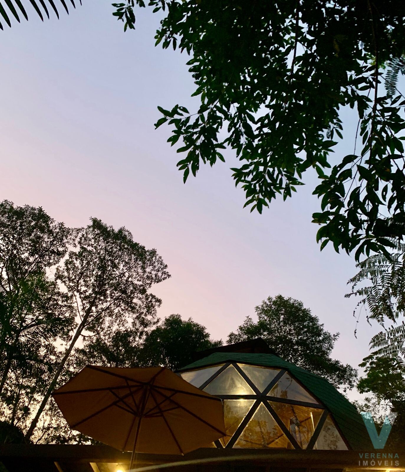 Chalé, casa  estilo DOMO no sertão do Ubatumirim