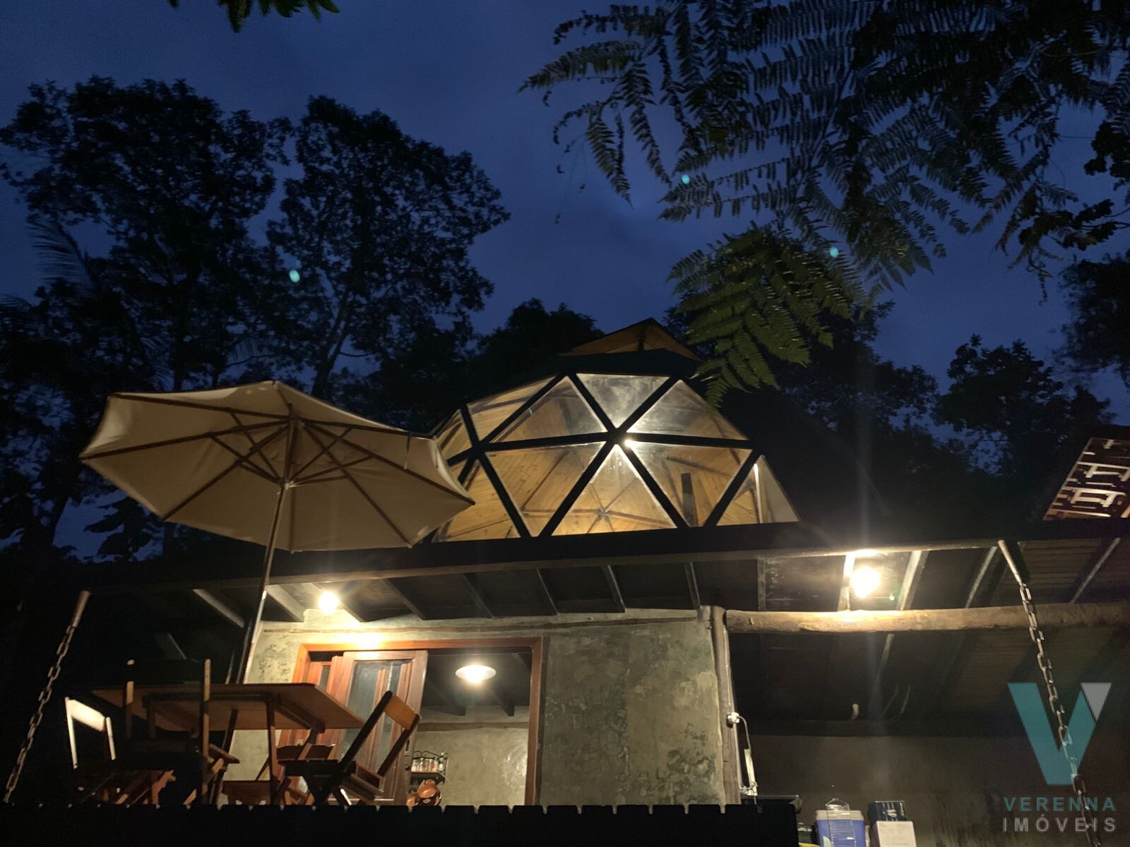 Chalé, casa  estilo DOMO no sertão do Ubatumirim