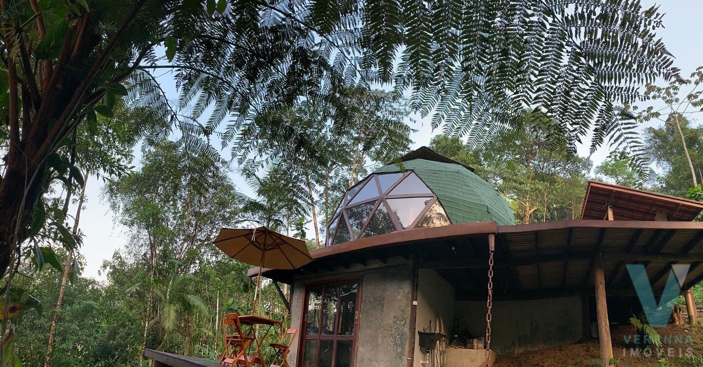 Chalé, casa  estilo DOMO no sertão do Ubatumirim